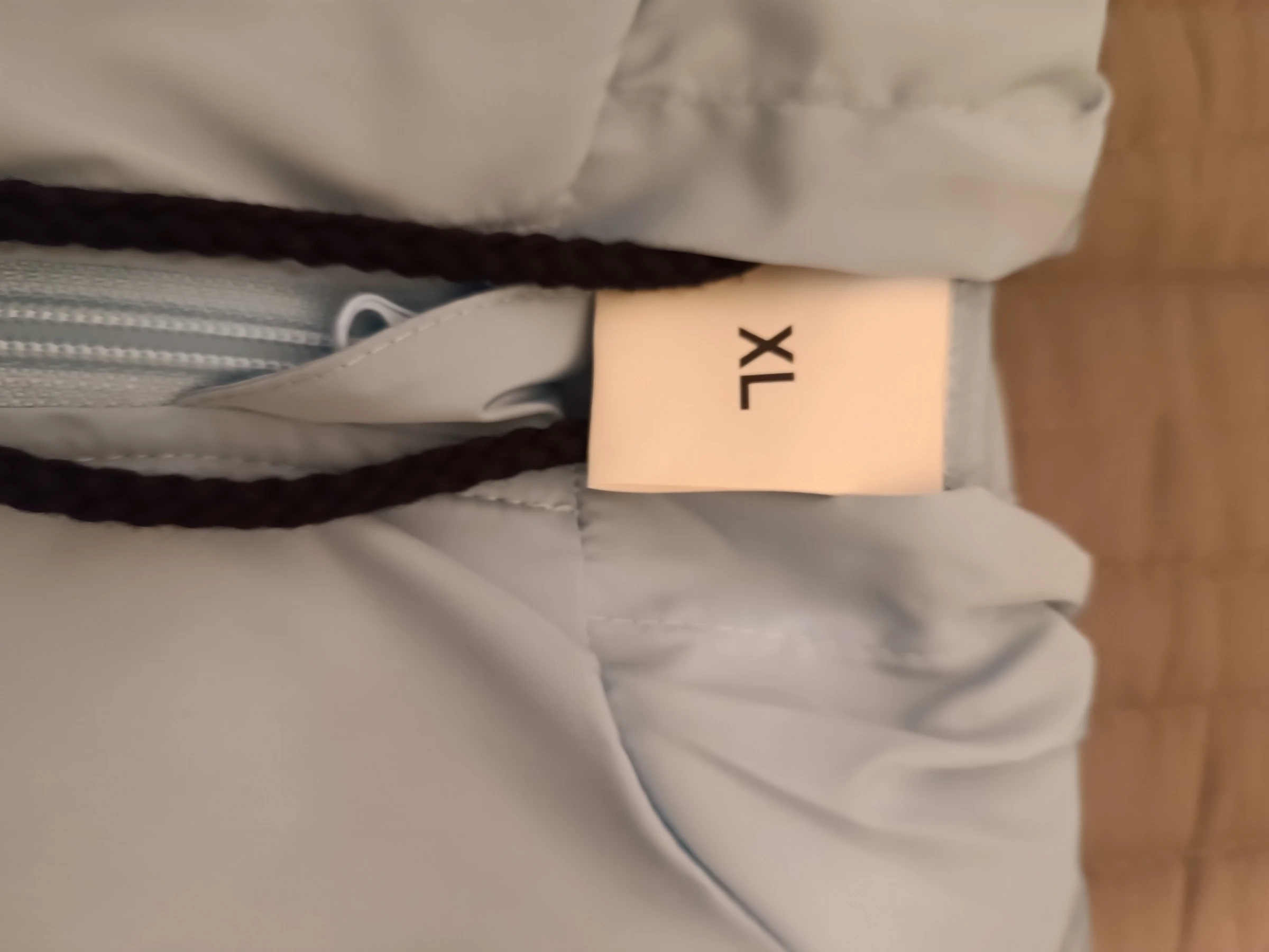 Chaqueta cortavientos con capucha estilo k-way – photo 5